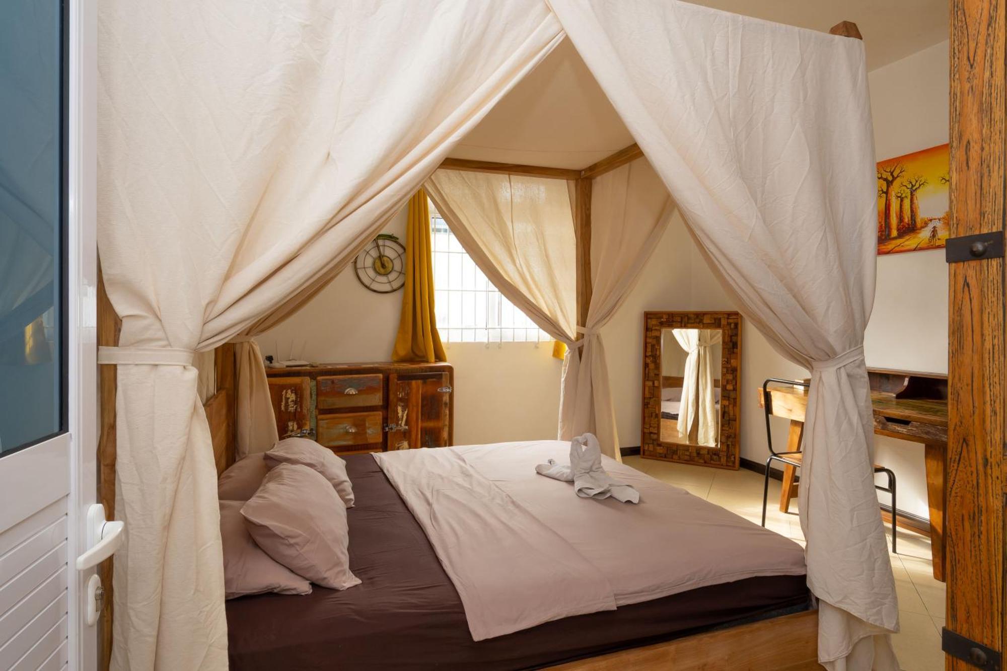 Twakila Sunset Suites La Gaulette Exteriér fotografie